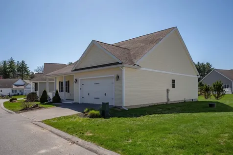 12 Torrey Pines Circle Plaistow NH 03865