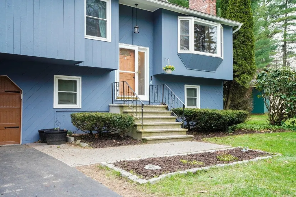 21 W Chamberlain Road Merrimack NH 03054