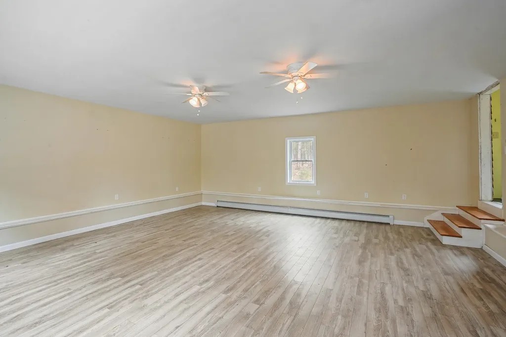 43 Snow Road Goffstown NH 03045
