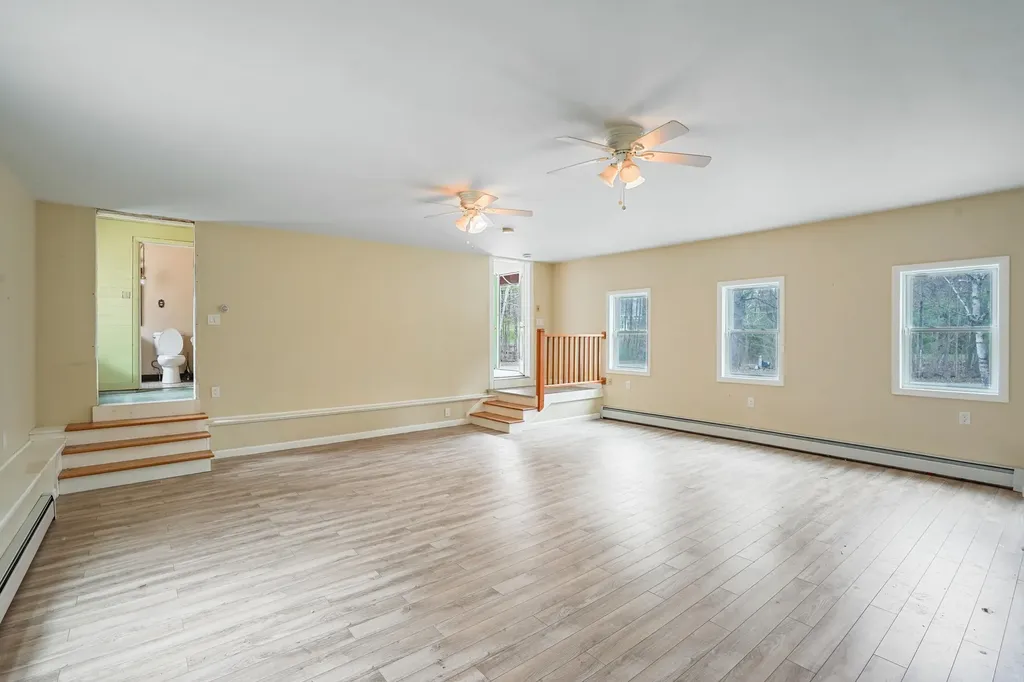 43 Snow Road Goffstown NH 03045
