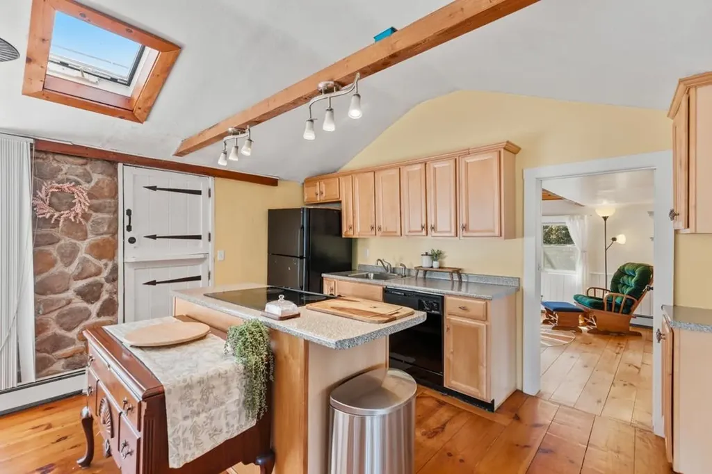 120 Pond Street Newton NH 03858