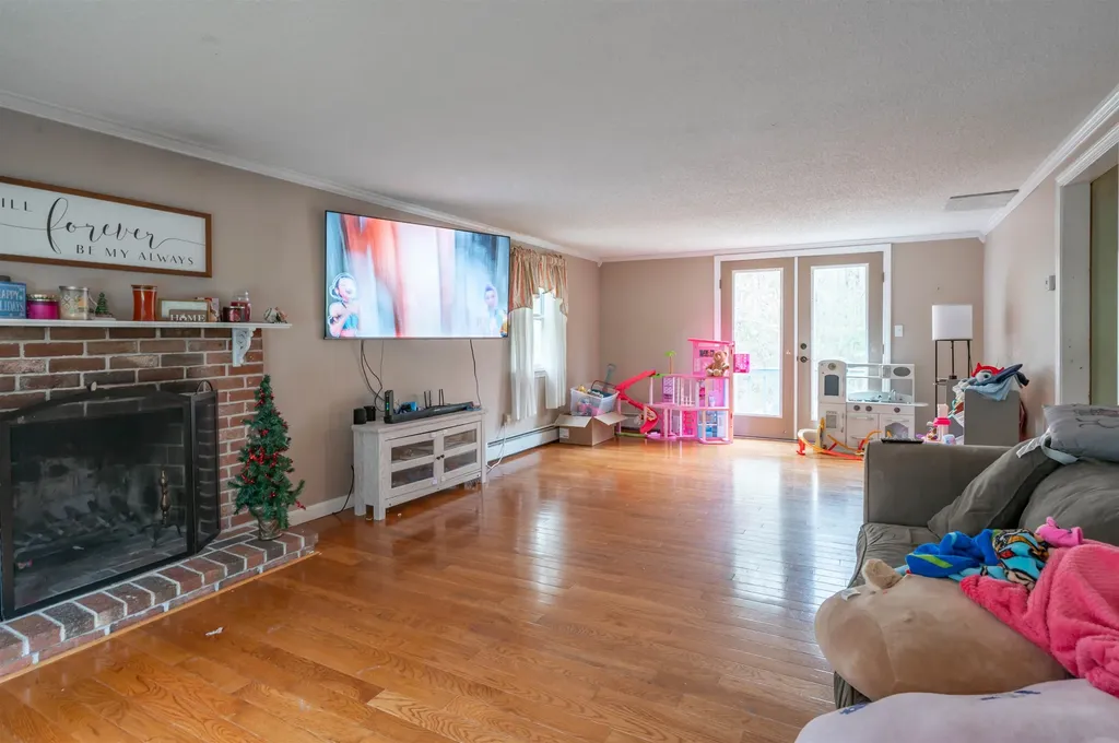 5 Lisa Terrace Pelham NH 03076
