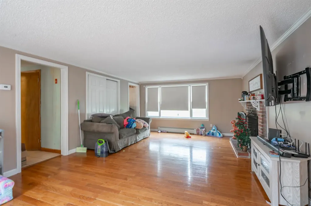 5 Lisa Terrace Pelham NH 03076