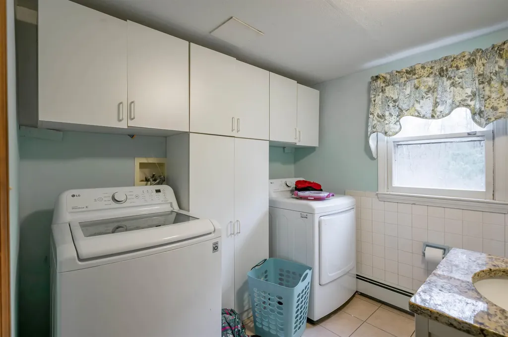 5 Lisa Terrace Pelham NH 03076