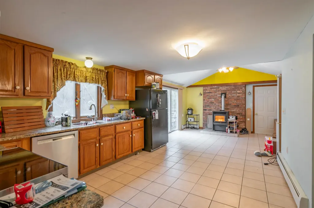 5 Lisa Terrace Pelham NH 03076