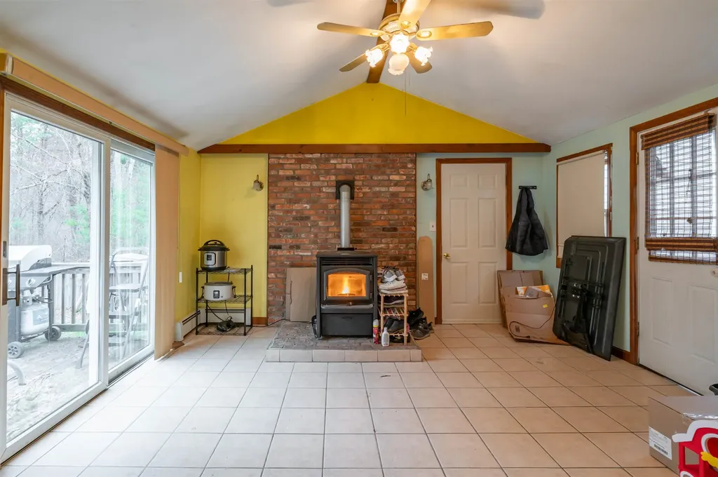 5 Lisa Terrace Pelham NH 03076