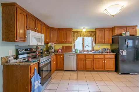 5 Lisa Terrace Pelham NH 03076