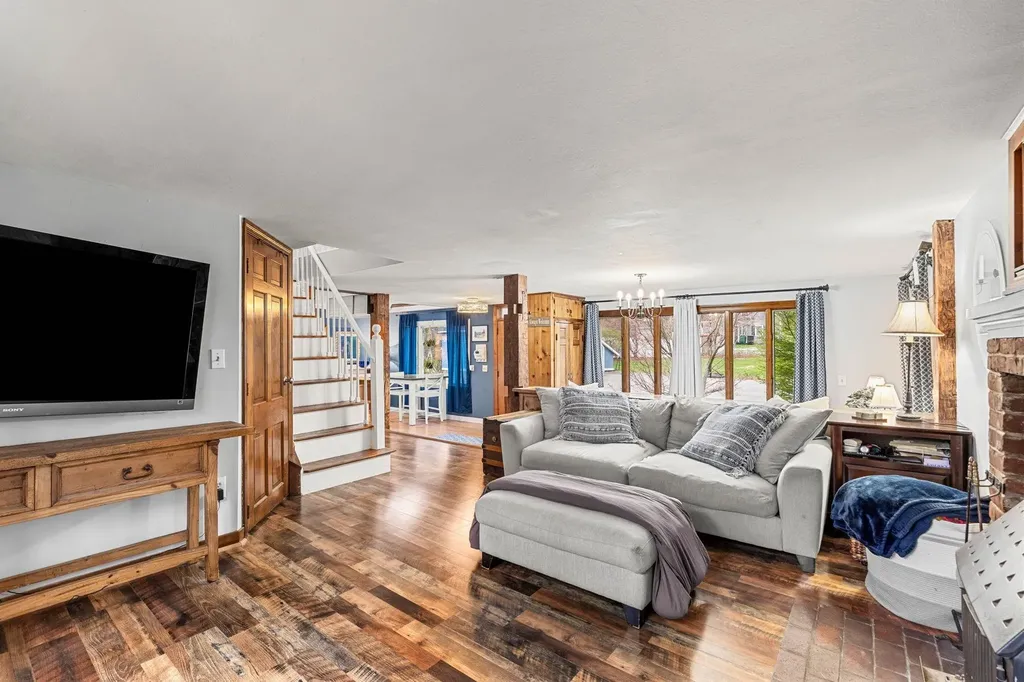 256 E Dunstable Road Nashua NH 03062