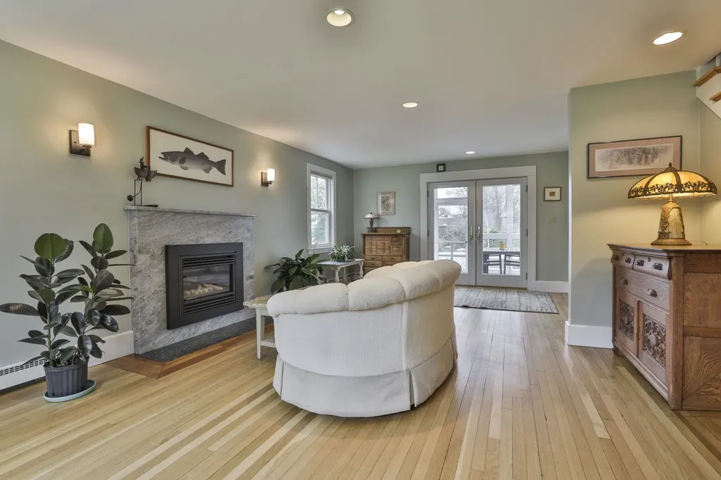 25 Eastman Street Nashua NH 03060