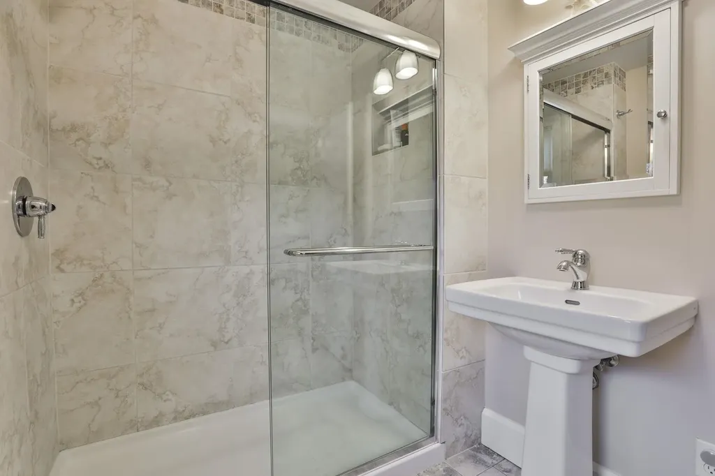 25 Eastman Street Nashua NH 03060