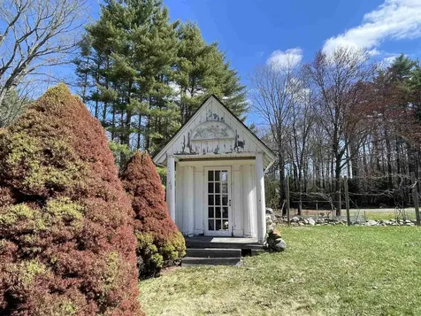 84 Cross Road Sharon NH 03458