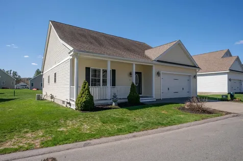 12 Torrey Pines Circle Plaistow NH 03865