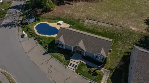 12 Torrey Pines Circle Plaistow NH 03865