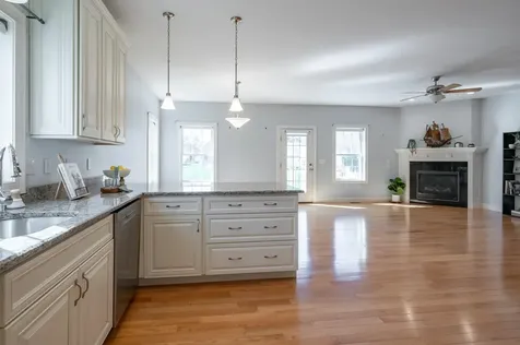 12 Torrey Pines Circle Plaistow NH 03865