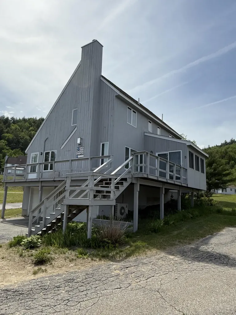 5 Ledgeview Way Plymouth NH 03264