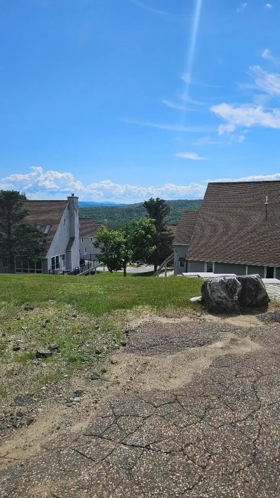 5 Ledgeview Way Plymouth NH 03264