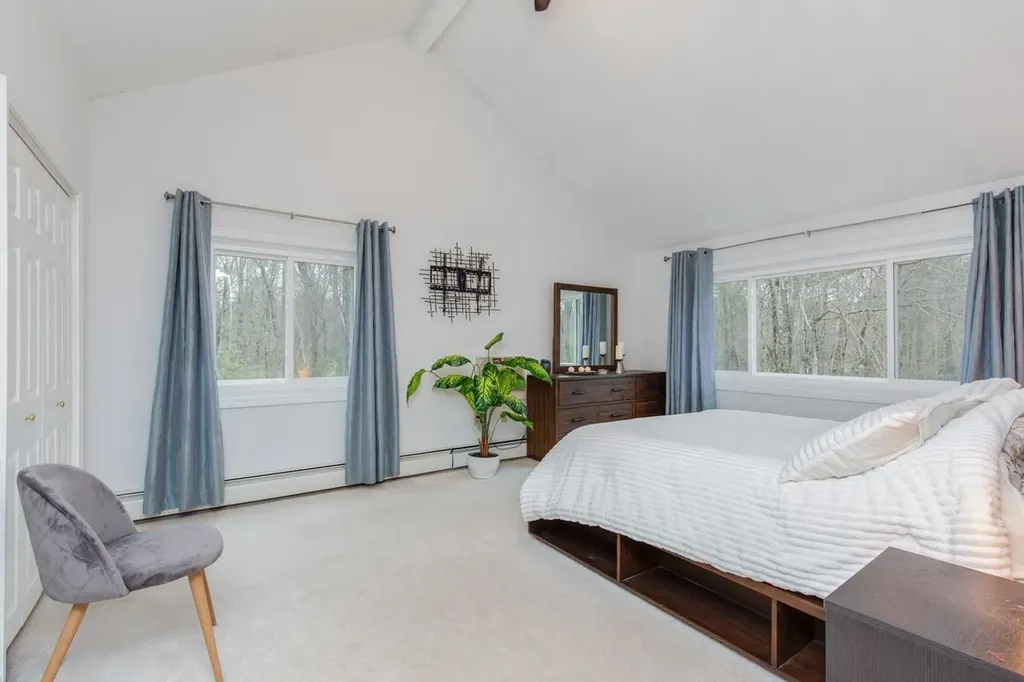 37 Standish Way Amherst NH 03031