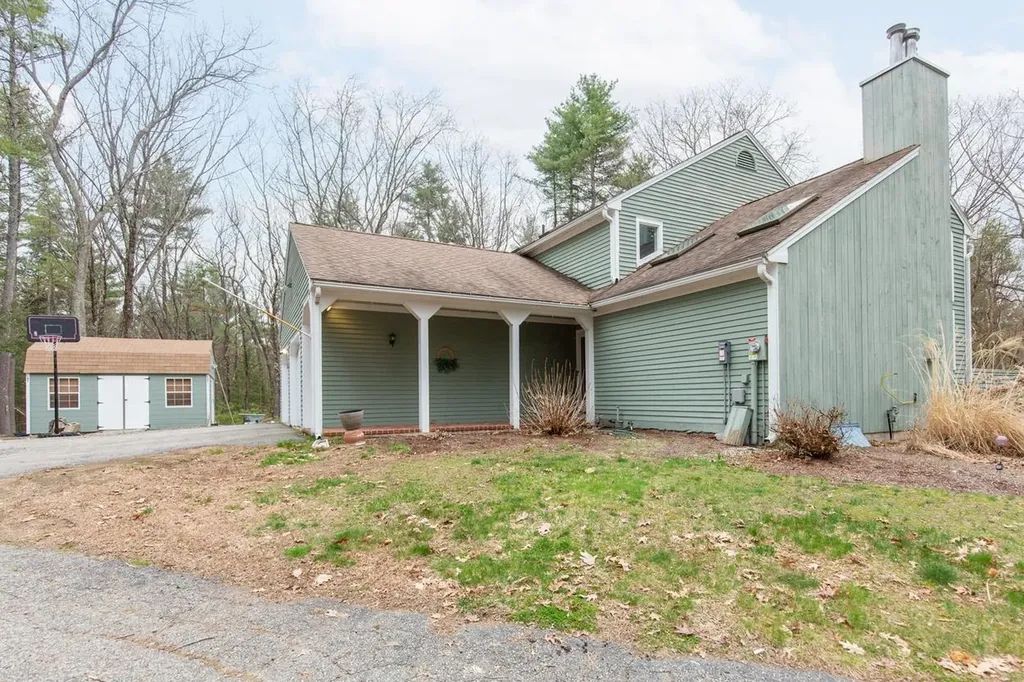 37 Standish Way Amherst NH 03031
