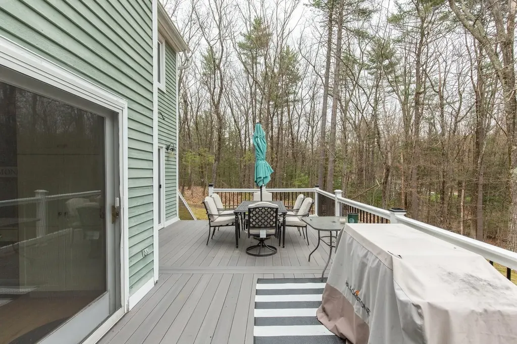 37 Standish Way Amherst NH 03031