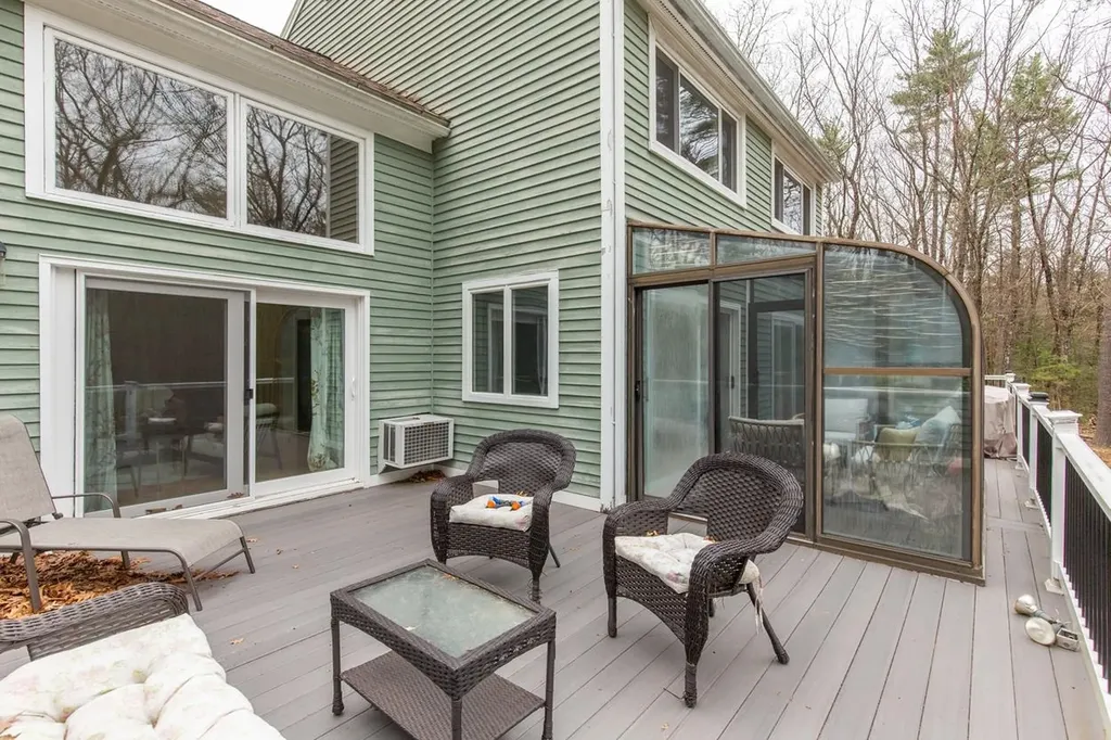 37 Standish Way Amherst NH 03031