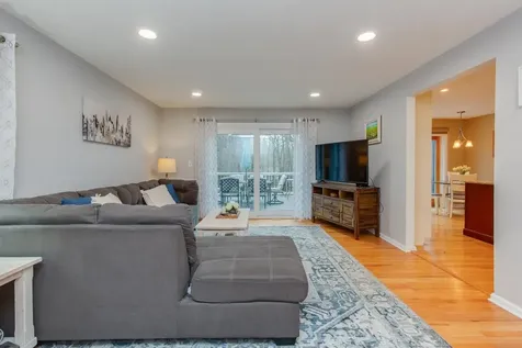 37 Standish Way Amherst NH 03031