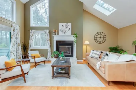 37 Standish Way Amherst NH 03031