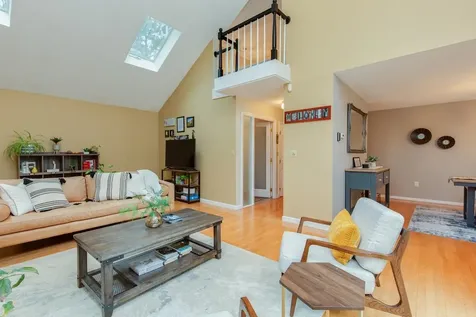 37 Standish Way Amherst NH 03031