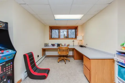 37 Standish Way Amherst NH 03031