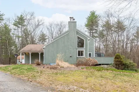 37 Standish Way Amherst NH 03031
