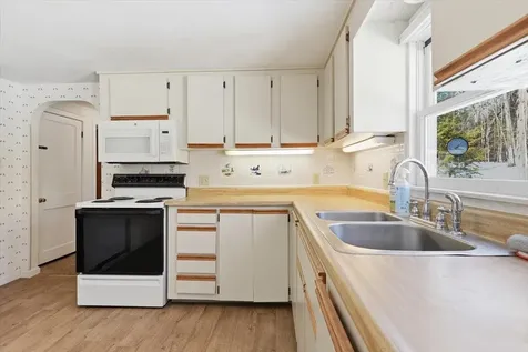 108 Harriman Hill Road Raymond NH 03077