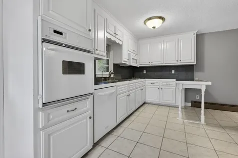 126 Marsh Road Pelham NH 03076