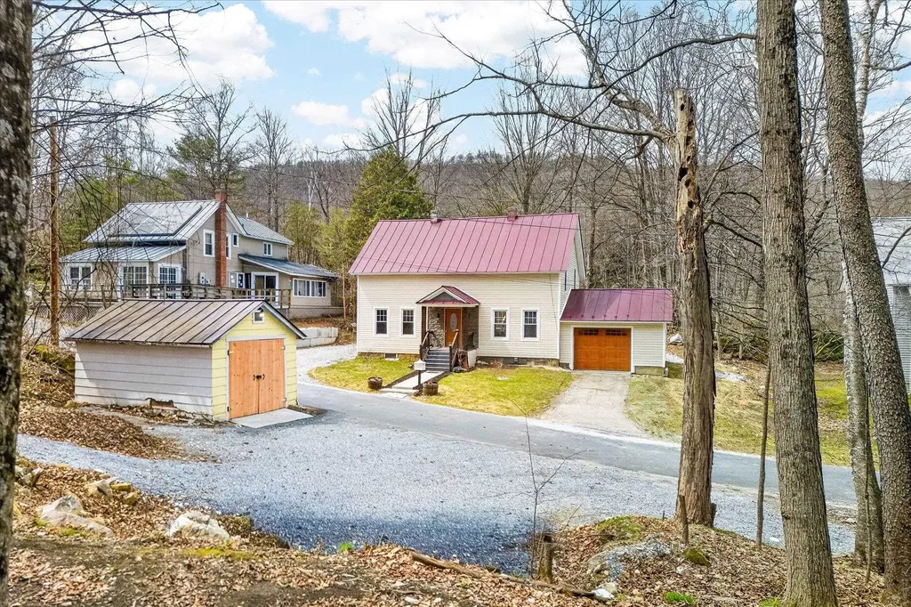 25 Bluff Street Proctor VT 05765-1008
