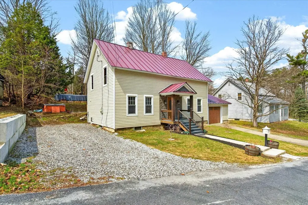 25 Bluff Street Proctor VT 05765-1008