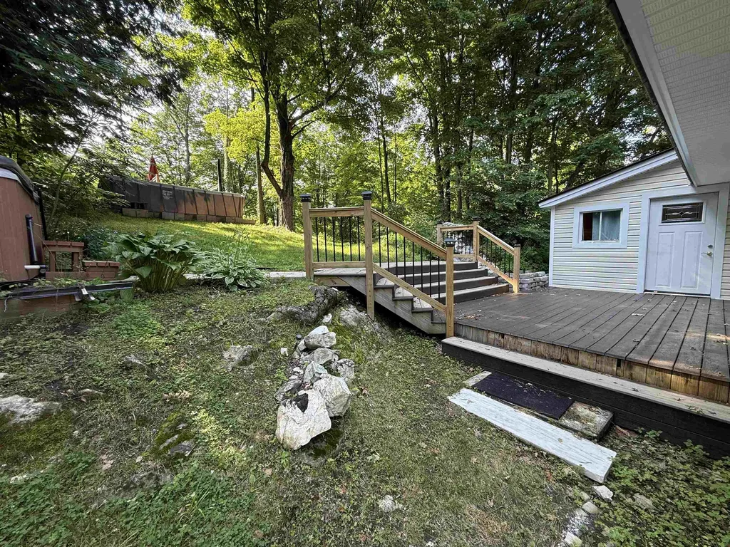 25 Bluff Street Proctor VT 05765-1008