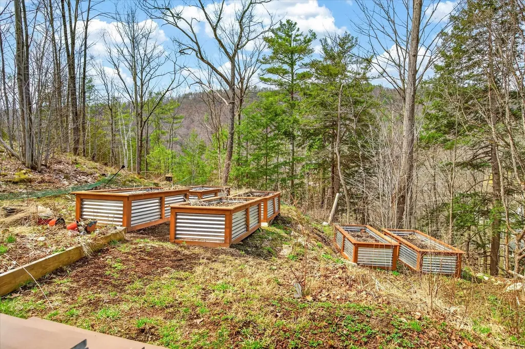 25 Bluff Street Proctor VT 05765-1008