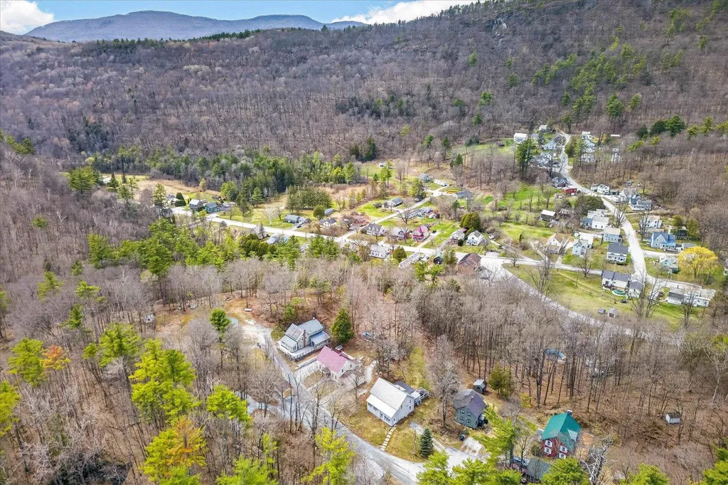 25 Bluff Street Proctor VT 05765-1008