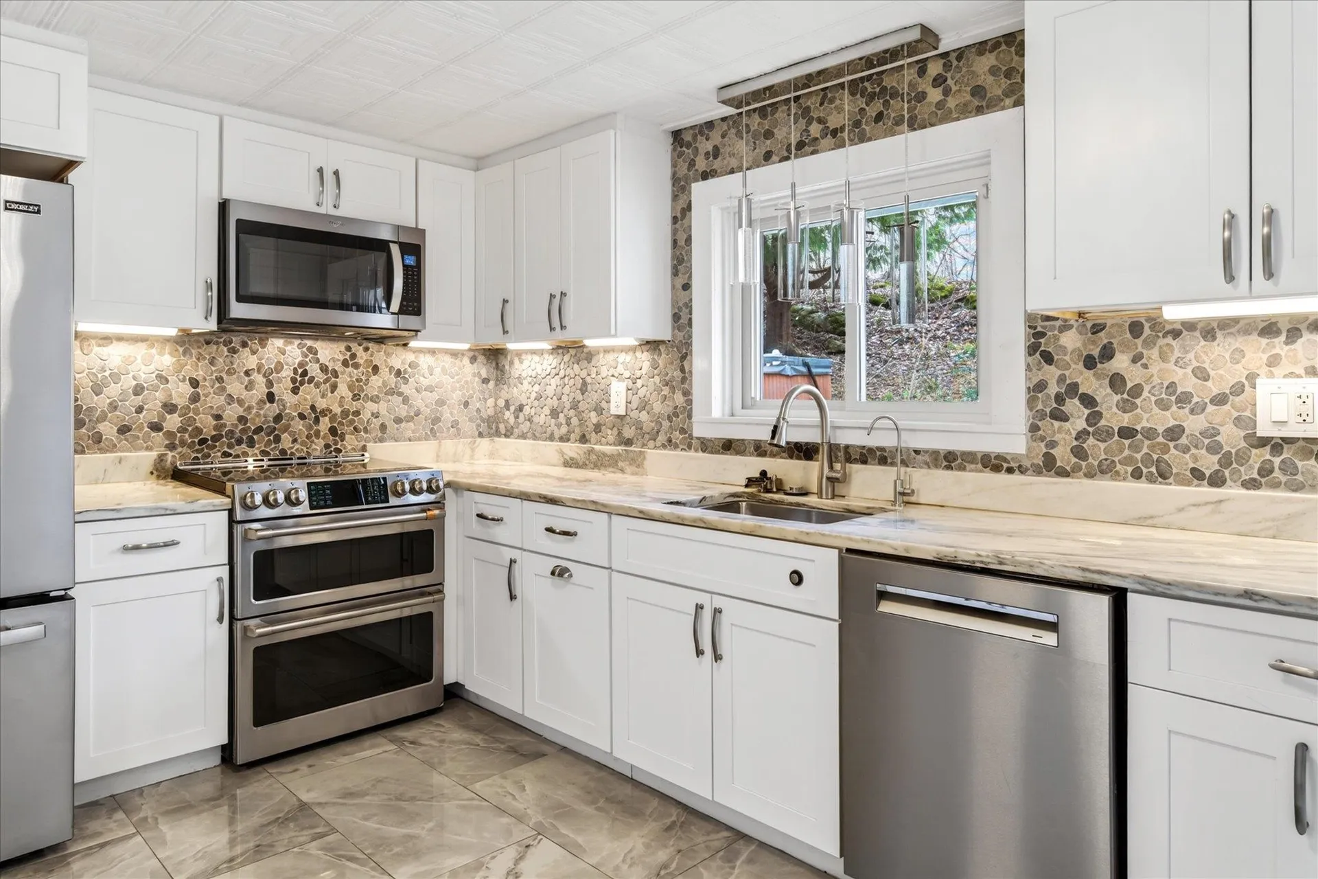 25 Bluff Street Proctor VT 05765-1008