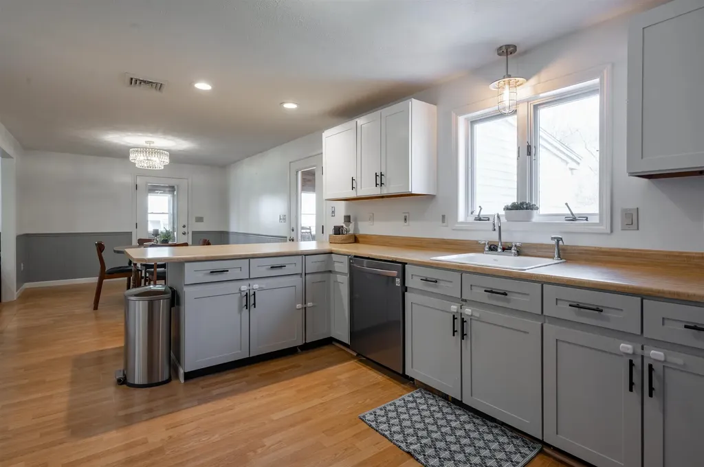 528 Weston Road Manchester NH 03103