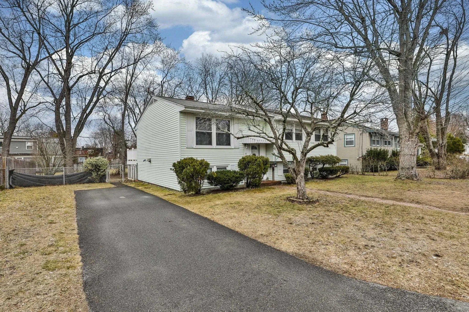 8 Kingston Drive Nashua NH 03060