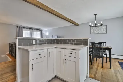 8 Kingston Drive Nashua NH 03060