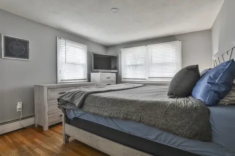 8 Kingston Drive Nashua NH 03060
