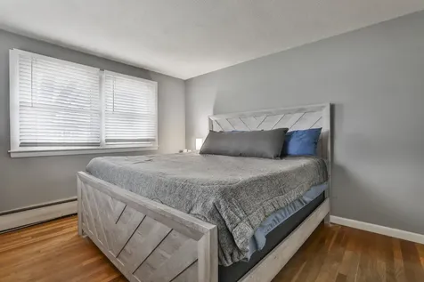 8 Kingston Drive Nashua NH 03060