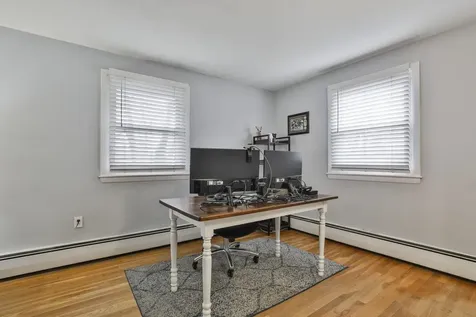 8 Kingston Drive Nashua NH 03060