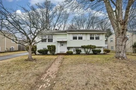 8 Kingston Drive Nashua NH 03060