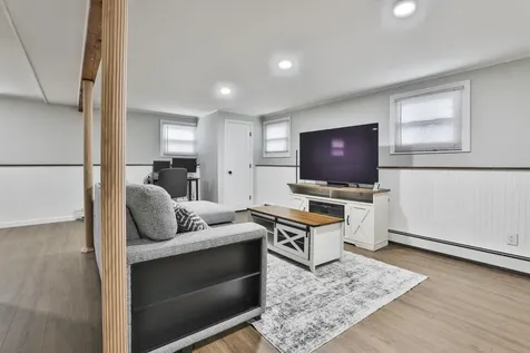 8 Kingston Drive Nashua NH 03060