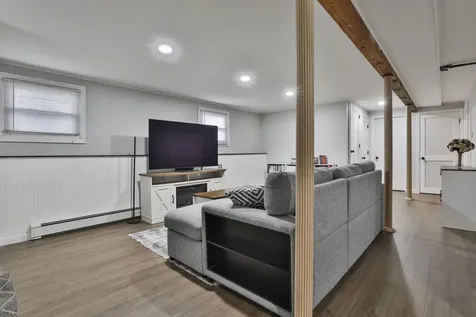 8 Kingston Drive Nashua NH 03060