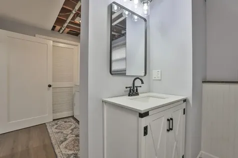 8 Kingston Drive Nashua NH 03060