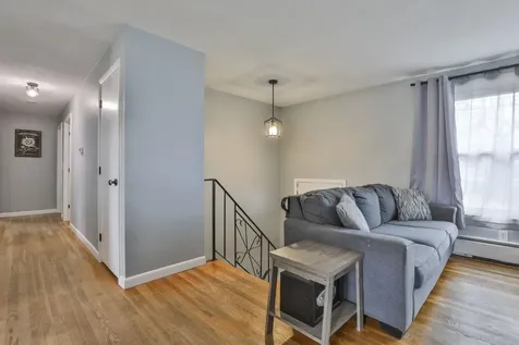 8 Kingston Drive Nashua NH 03060