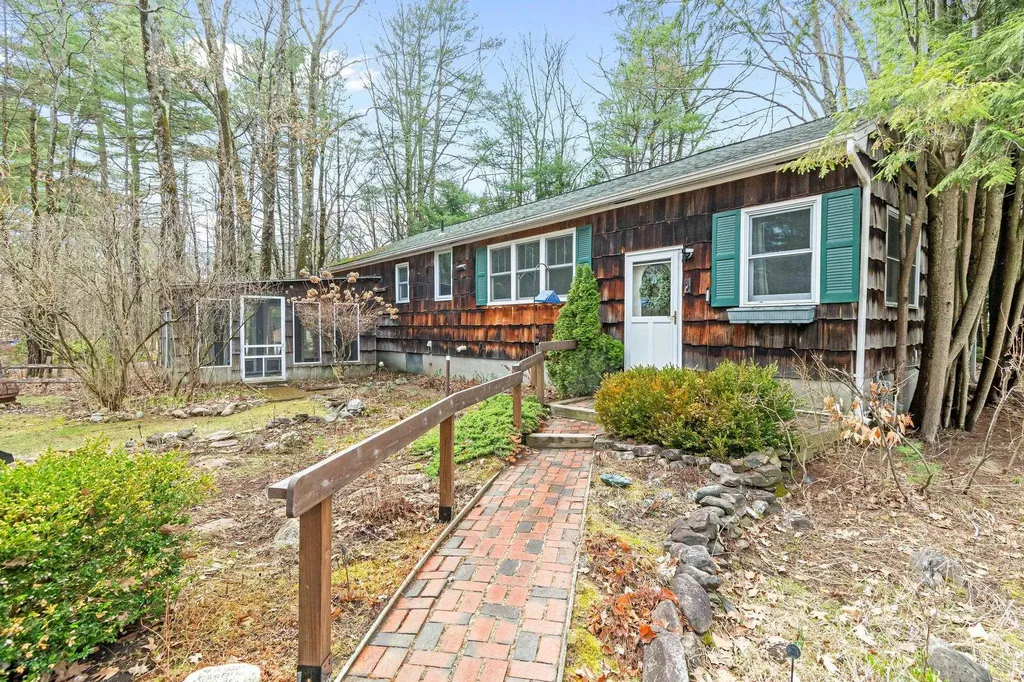 13 Tanglewood Drive Essex VT 05452