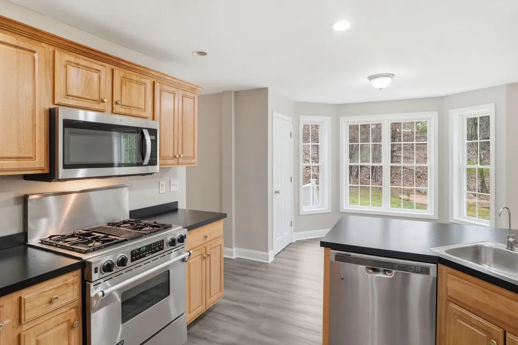 46 Cherrywood Drive Nashua NH 03062